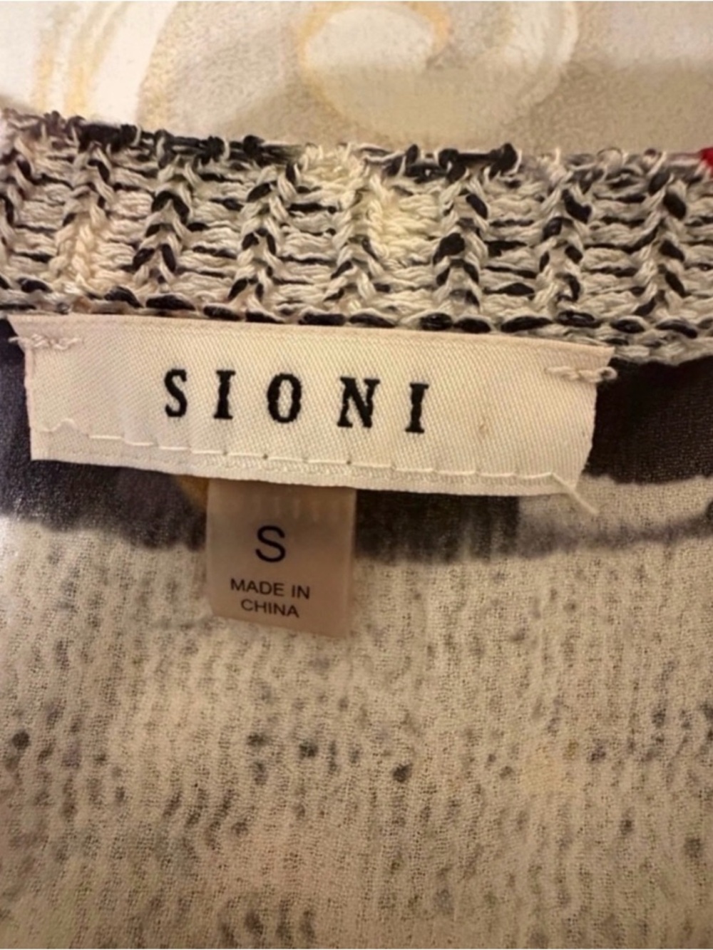 Sioni Abstract Layered Knit Top – Size Small | Soft Lightweight Chic - Picture 2 of 4